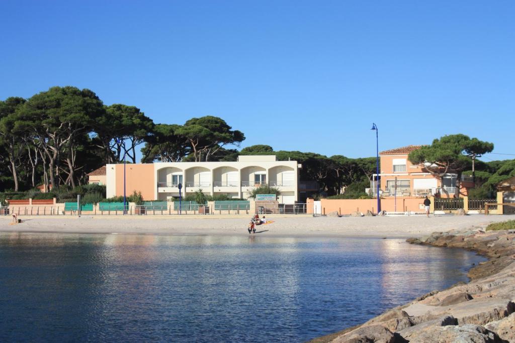 Aparthotel Les Stoechades Hyères Esterno foto